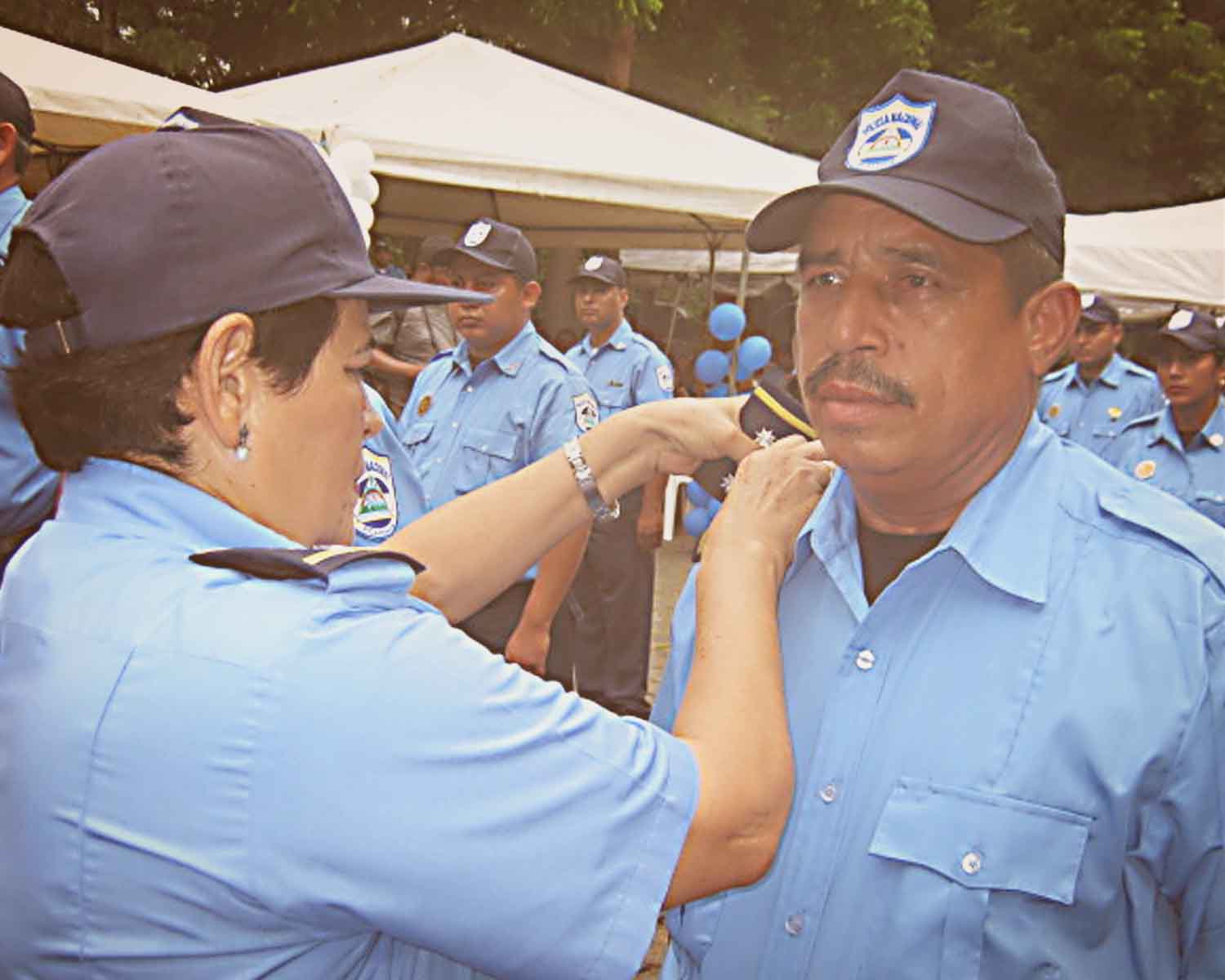 TIEMPO DE SERVICIO Y EDAD DE RETIRO DE POLICÍAS