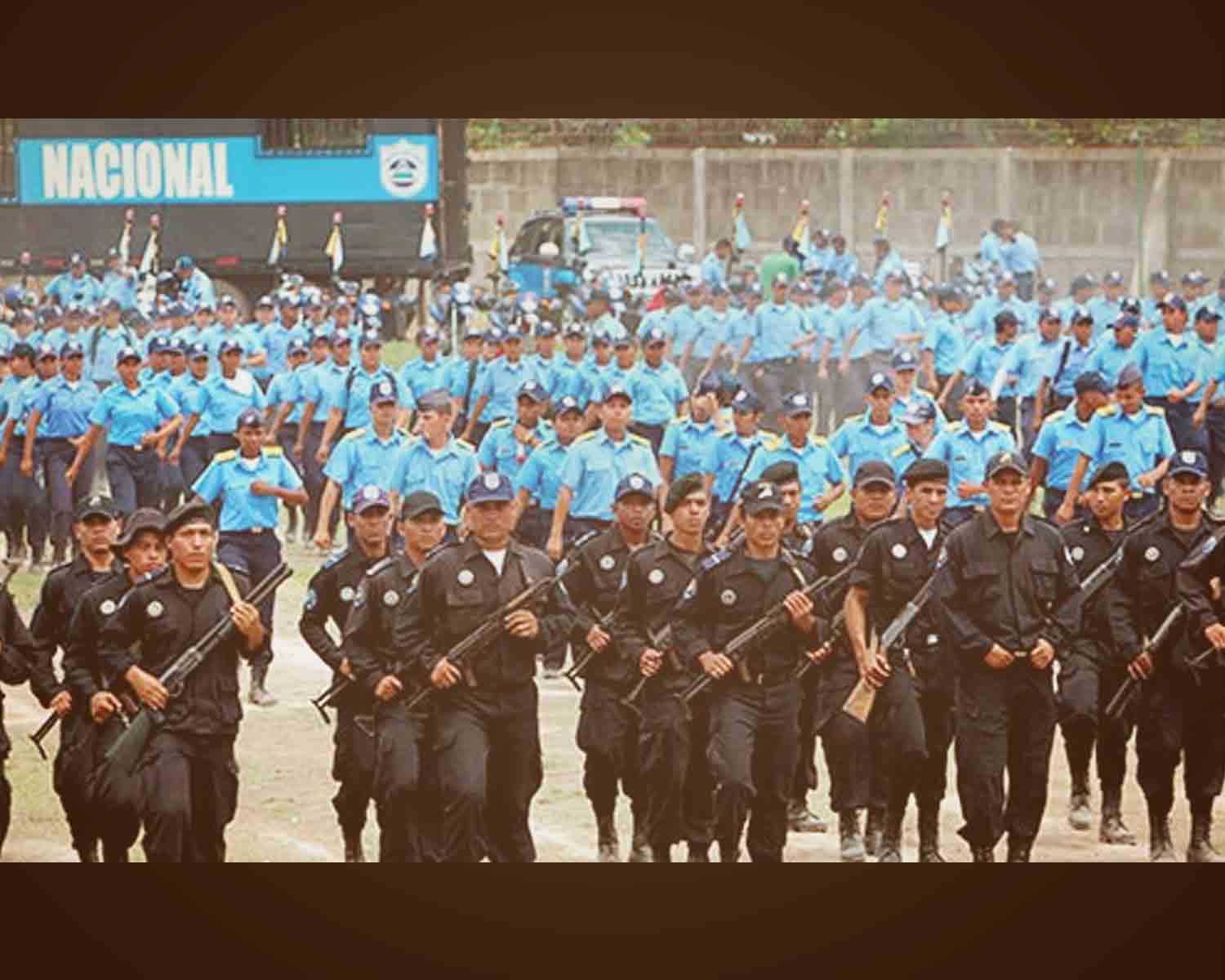 LA HUELLA DE LA HISTORIA: 30 ANIVERSARIO DE LA POLICÍA NACIONAL