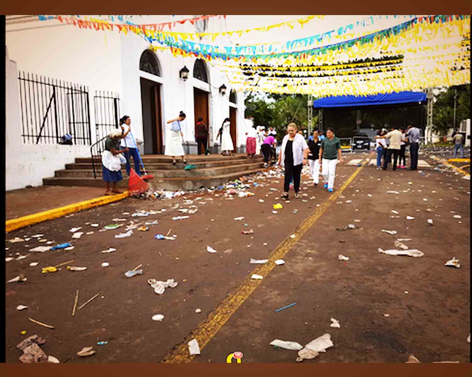 BASURA DE LAS FIESTAS Y NECESIDAD CÍVICA