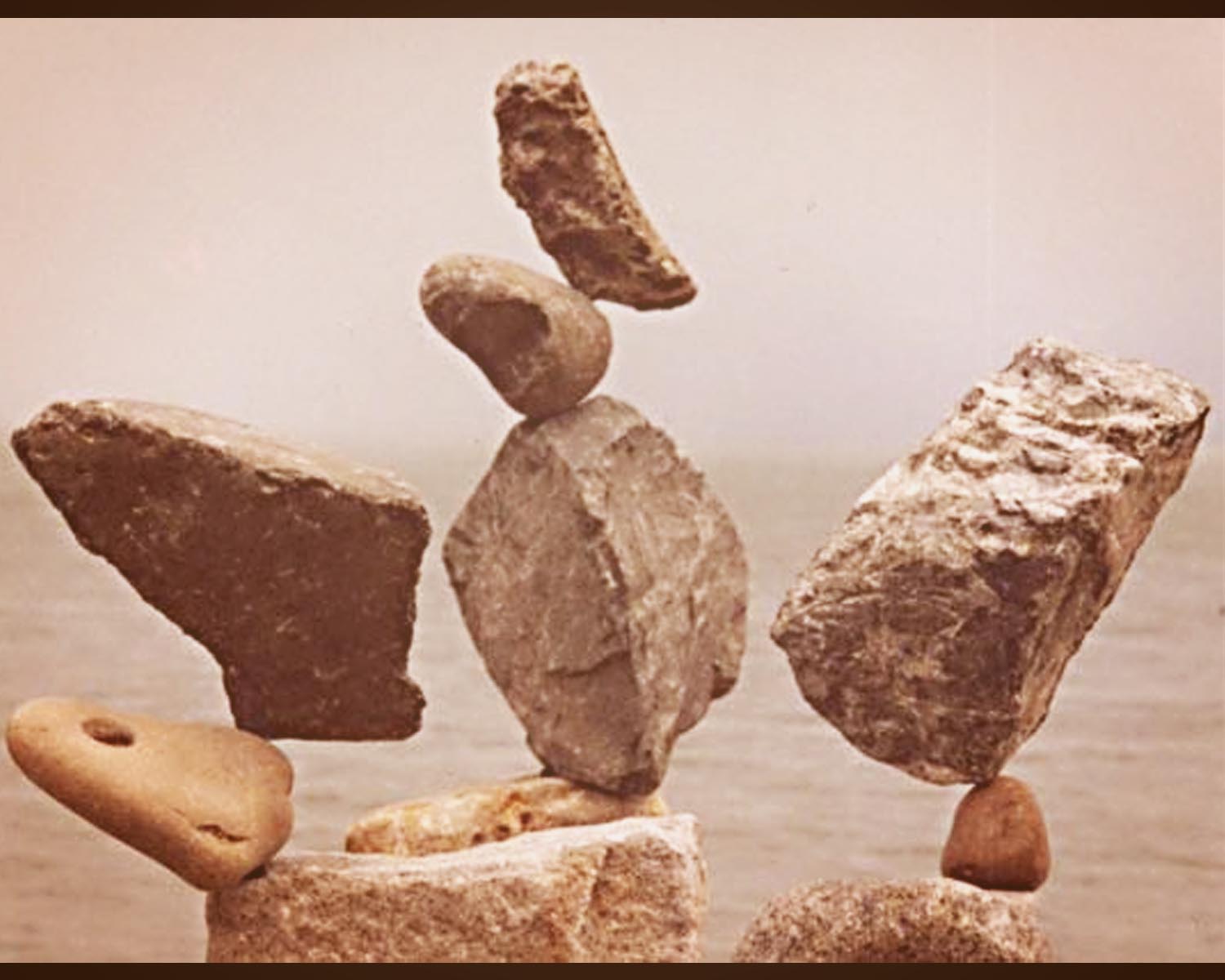 Жизнь камня смысл. Жизнь из камня. Натечный камень в жизни. Камни застывшие в воздухе. Скульптура камень и жизнь.
